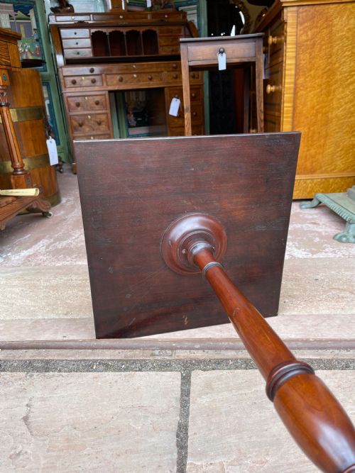 MAHOGANY PEDESTAL TABLE - ADDITIONAL PHOTO 3