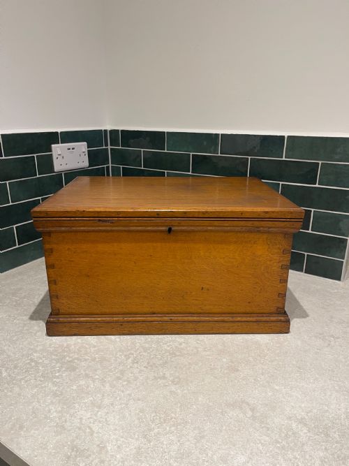 late nineteenth century oak box - CATEGORY: ANTIQUE CHESTS - DATED 1890