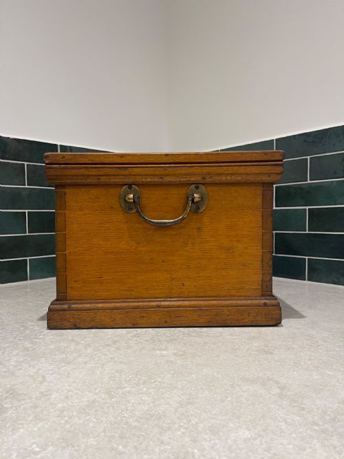 LATE NINETEENTH CENTURY OAK BOX - ADDITIONAL PHOTO 3