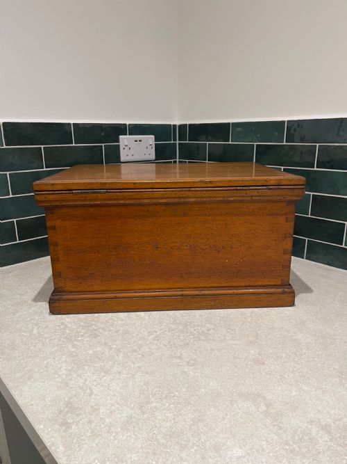 LATE NINETEENTH CENTURY OAK BOX - ADDITIONAL PHOTO 4