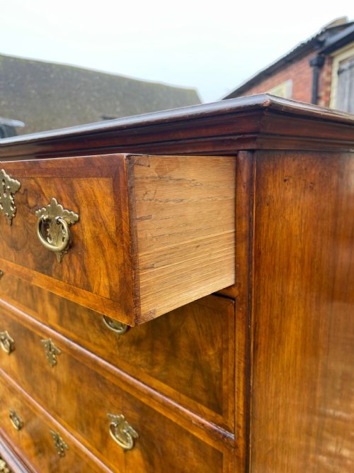 QUEEN ANNE STYLE WALNUT CHEST - ADDITIONAL PHOTO 6