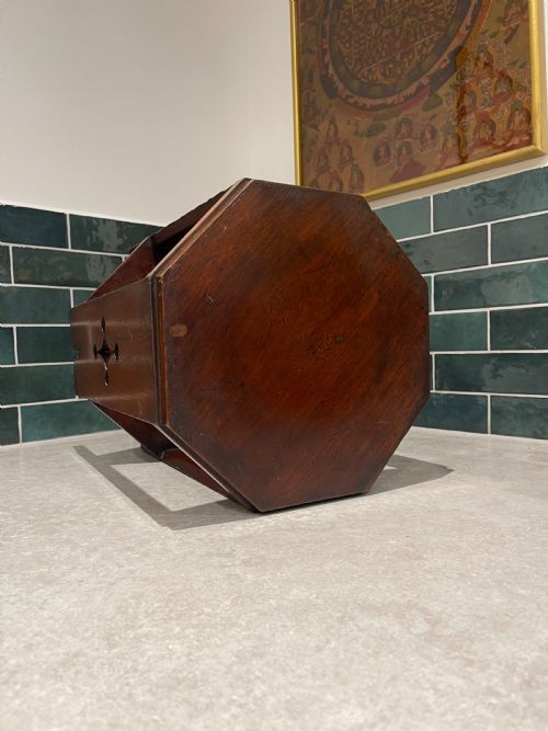 ARTS AND CRAFTS MAHOGANY TABLE - ADDITIONAL PHOTO 1