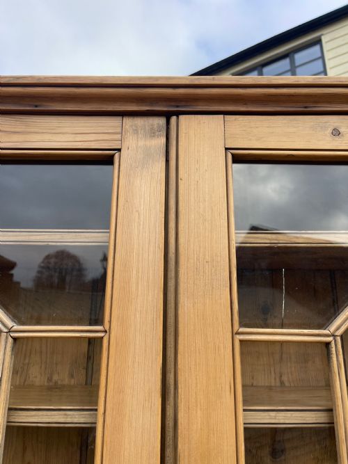 NINETEENTH CENTURY PINE CUPBOARD - ADDITIONAL PHOTO 4