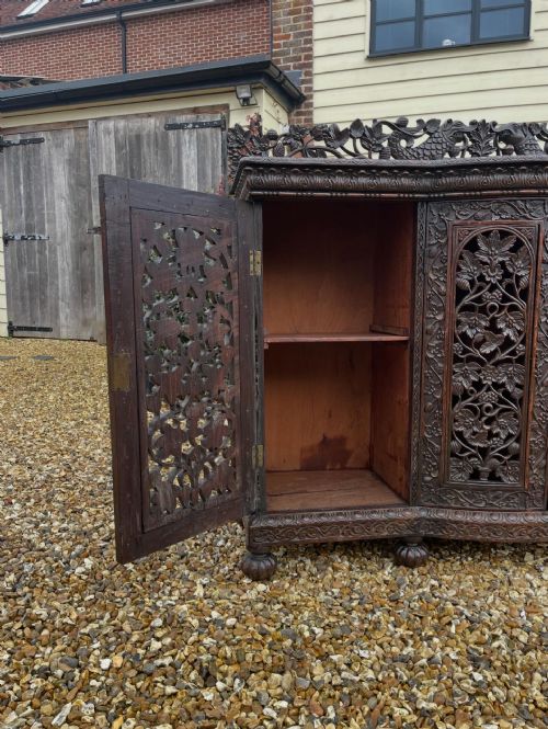 NINETEENTH CENTURY INDIAN PADAUK SIDEBOARD - ADDITIONAL PHOTO 1
