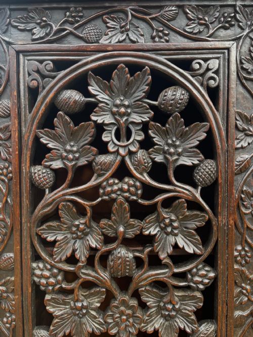 NINETEENTH CENTURY INDIAN PADAUK SIDEBOARD - ADDITIONAL PHOTO 3