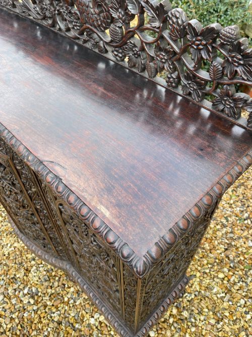 NINETEENTH CENTURY INDIAN PADAUK SIDEBOARD - ADDITIONAL PHOTO 6