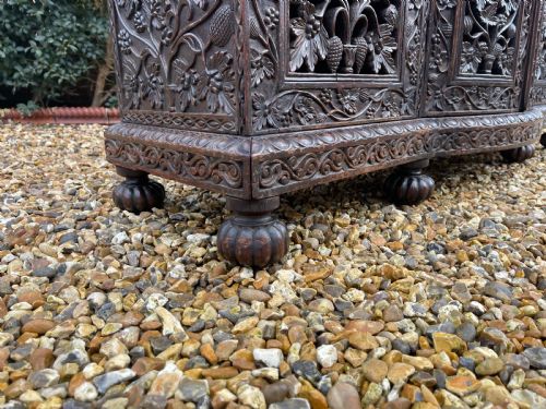 NINETEENTH CENTURY INDIAN PADAUK SIDEBOARD - ADDITIONAL PHOTO 8