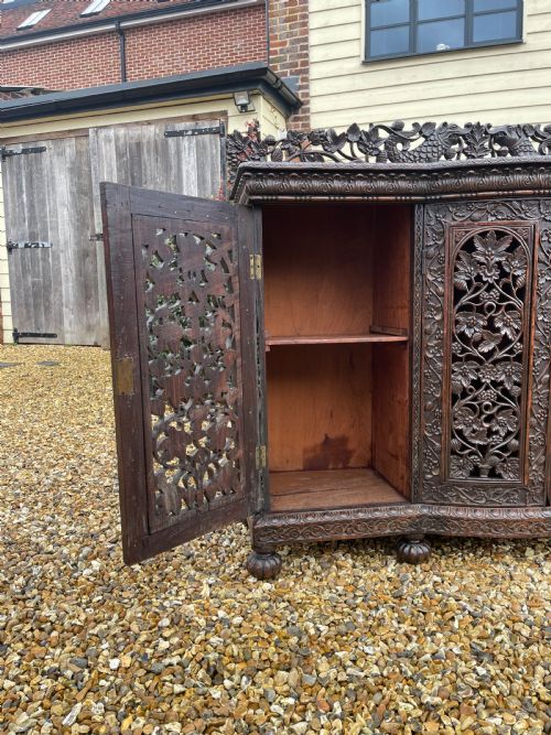 NINETEENTH CENTURY INDIAN PADAUK SIDEBOARD - ADDITIONAL PHOTO 9