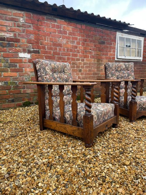 PAIR OF OAK RECLINING ARMCHAIRS - ADDITIONAL PHOTO 1
