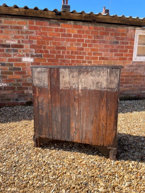 EIGHTEENTH CENTURY CHEST OF DRAWERS - ADDITIONAL PHOTO 5