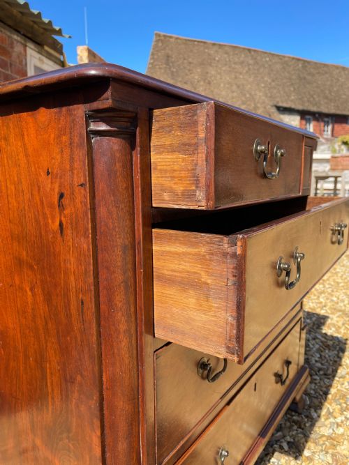 EIGHTEENTH CENTURY CHEST OF DRAWERS - ADDITIONAL PHOTO 6