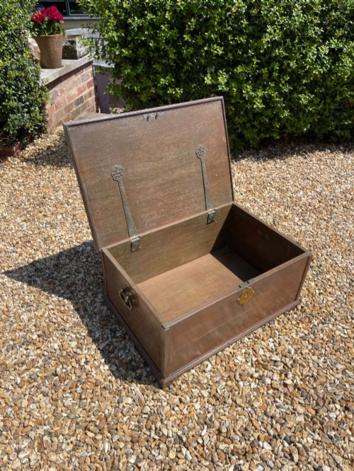LATE EIGHTEENTH CENTURY TEAK TRUNK - ADDITIONAL PHOTO 3