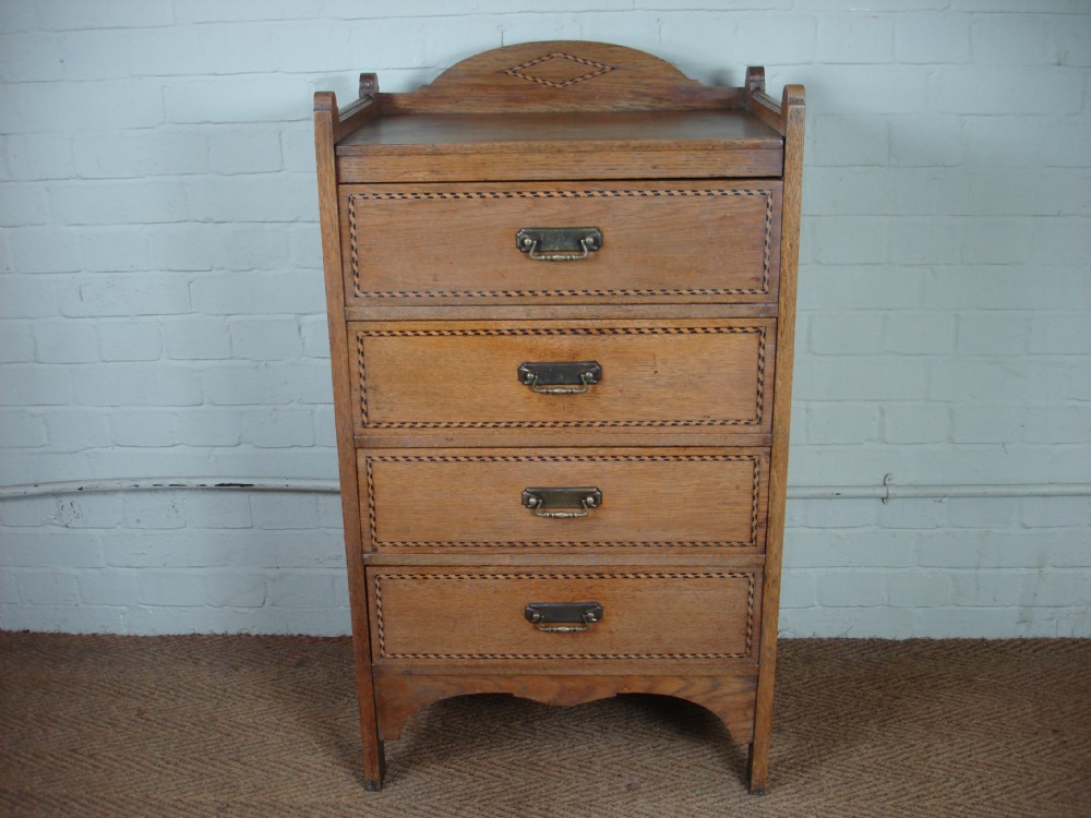 Small oak chest