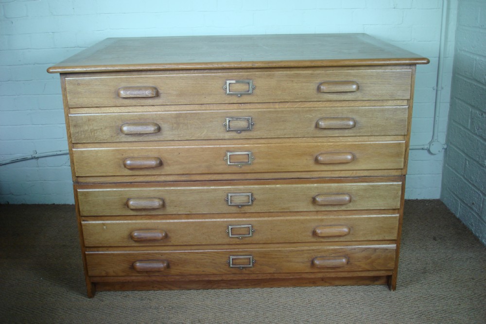 Oak plan chest