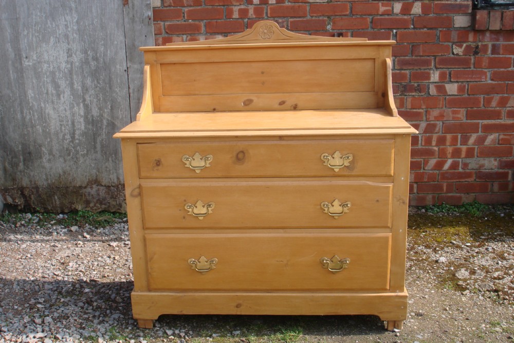 Victorian pine chest of drawers