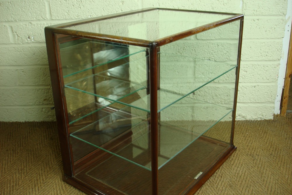 Small shop display cabinet