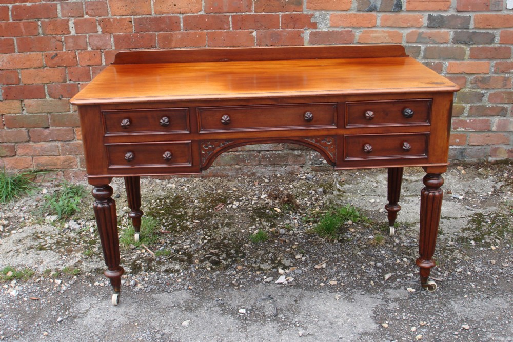 Victorian mahogany kneehole table