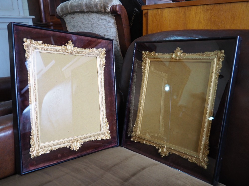 Pair of Italian gilt frames