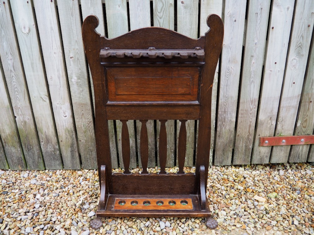 Oak cue stand