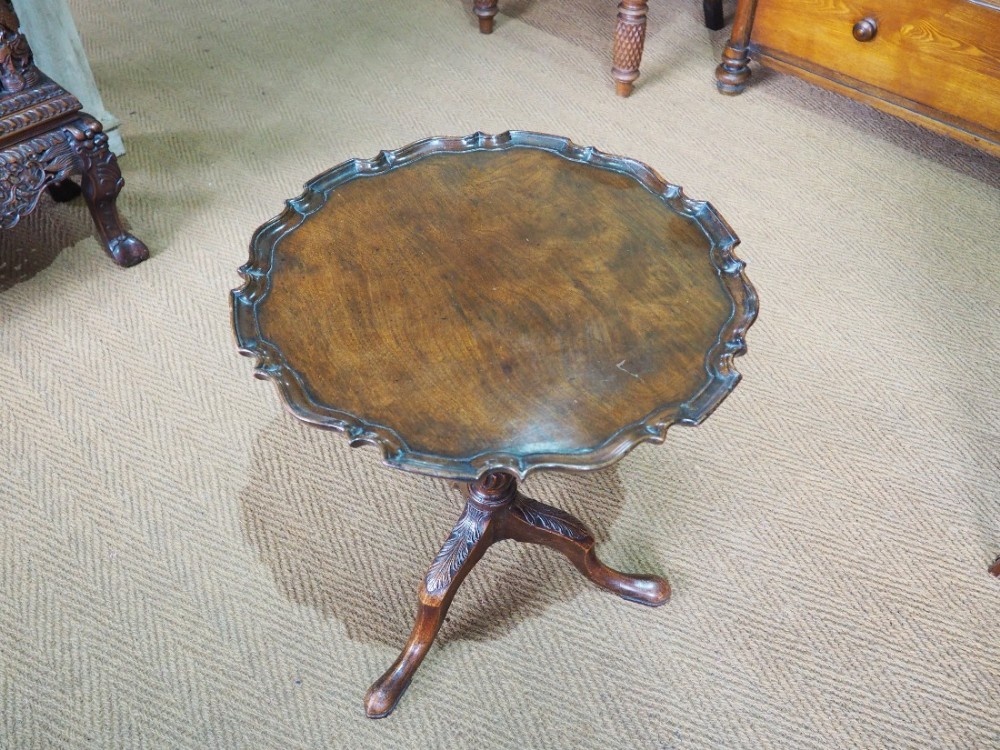 Piecrust tripod table