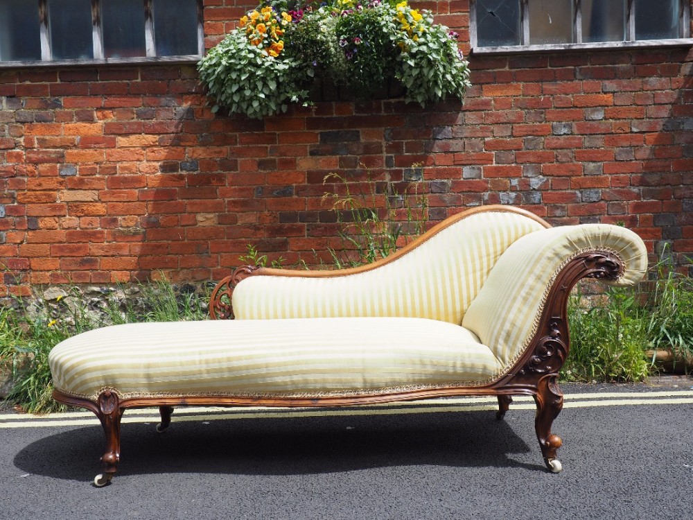 Victorian walnut chaise longue