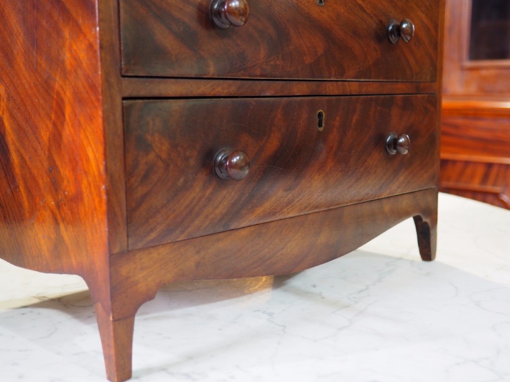 Apprentice chest View VI