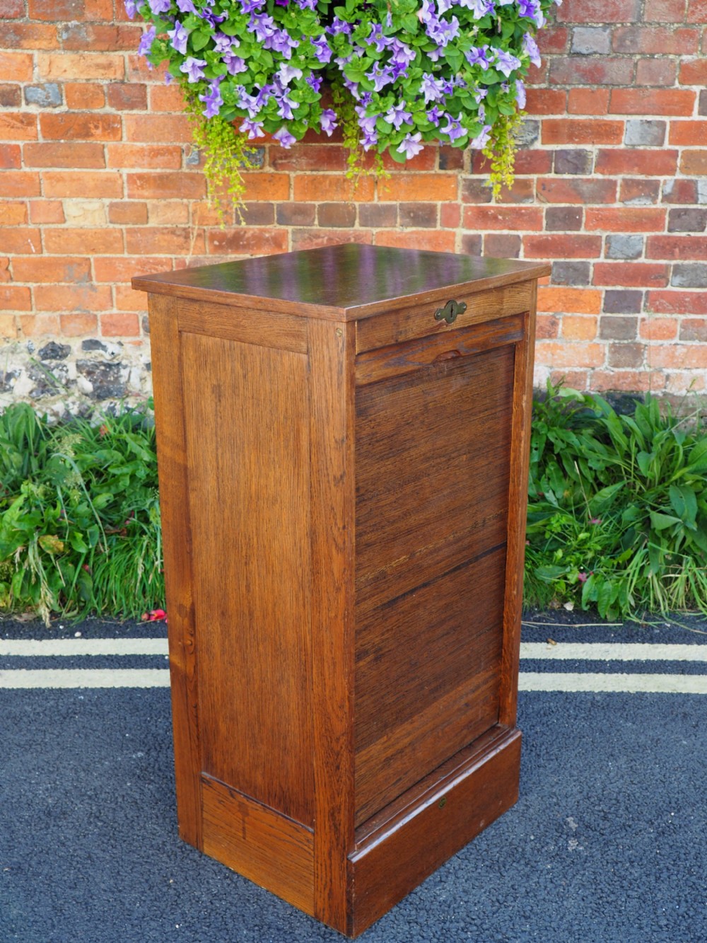 Oak filing cabinet View IV