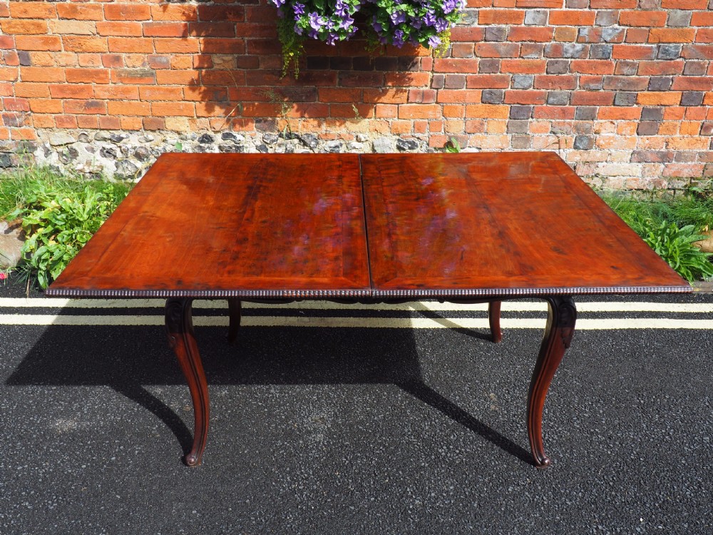 Continental dining table