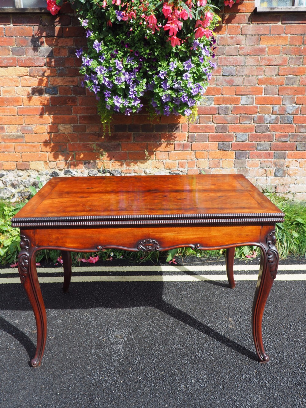Continental dining table View II