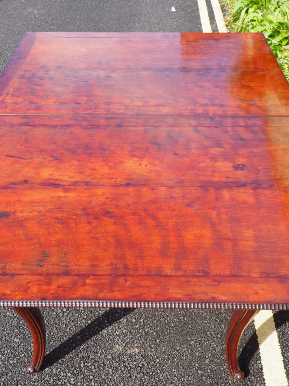Continental dining table View IX