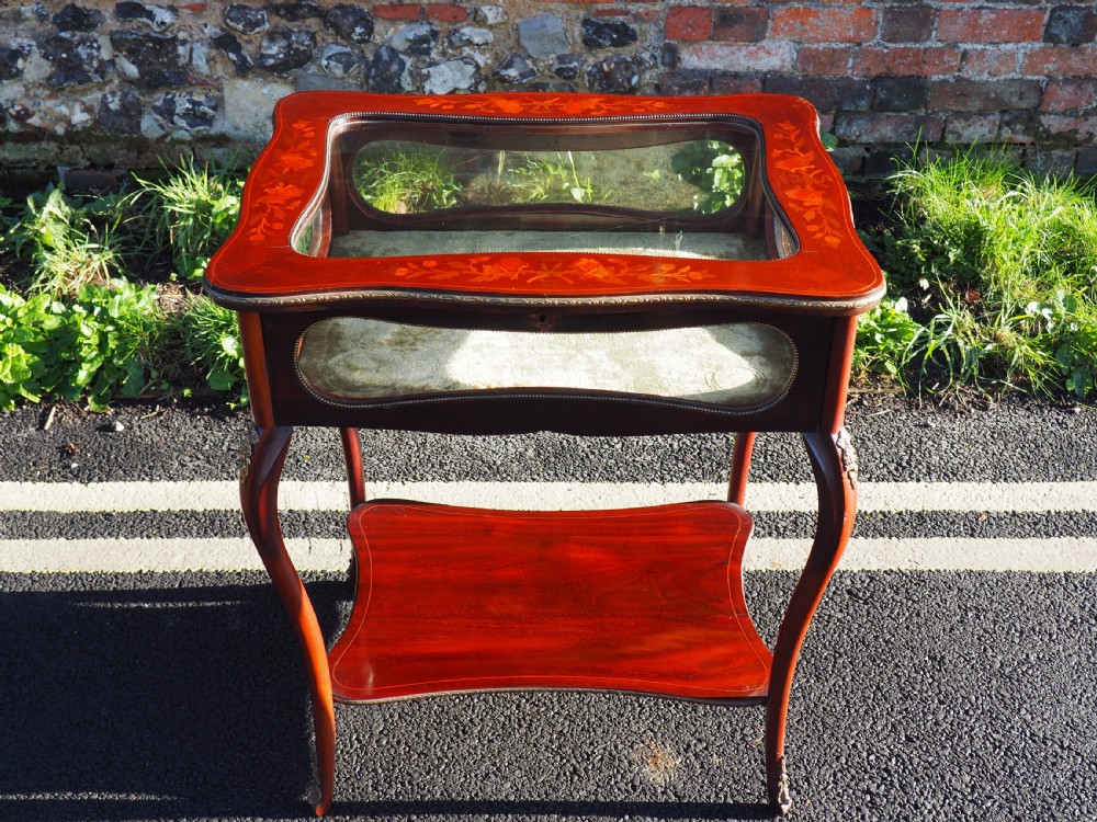 Inlaid bijouterie table