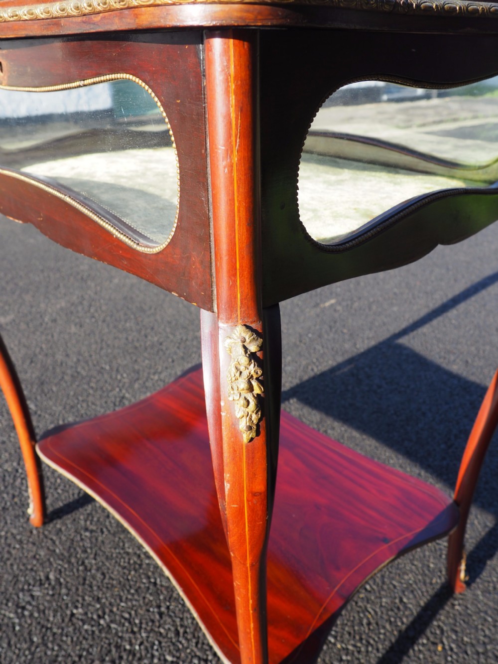 Inlaid bijouterie table View IV