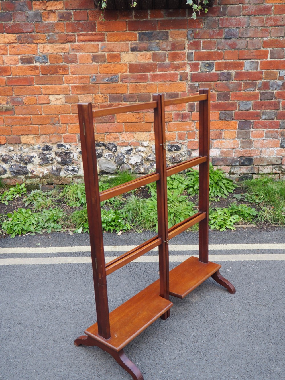 Victorian towel rail View V
