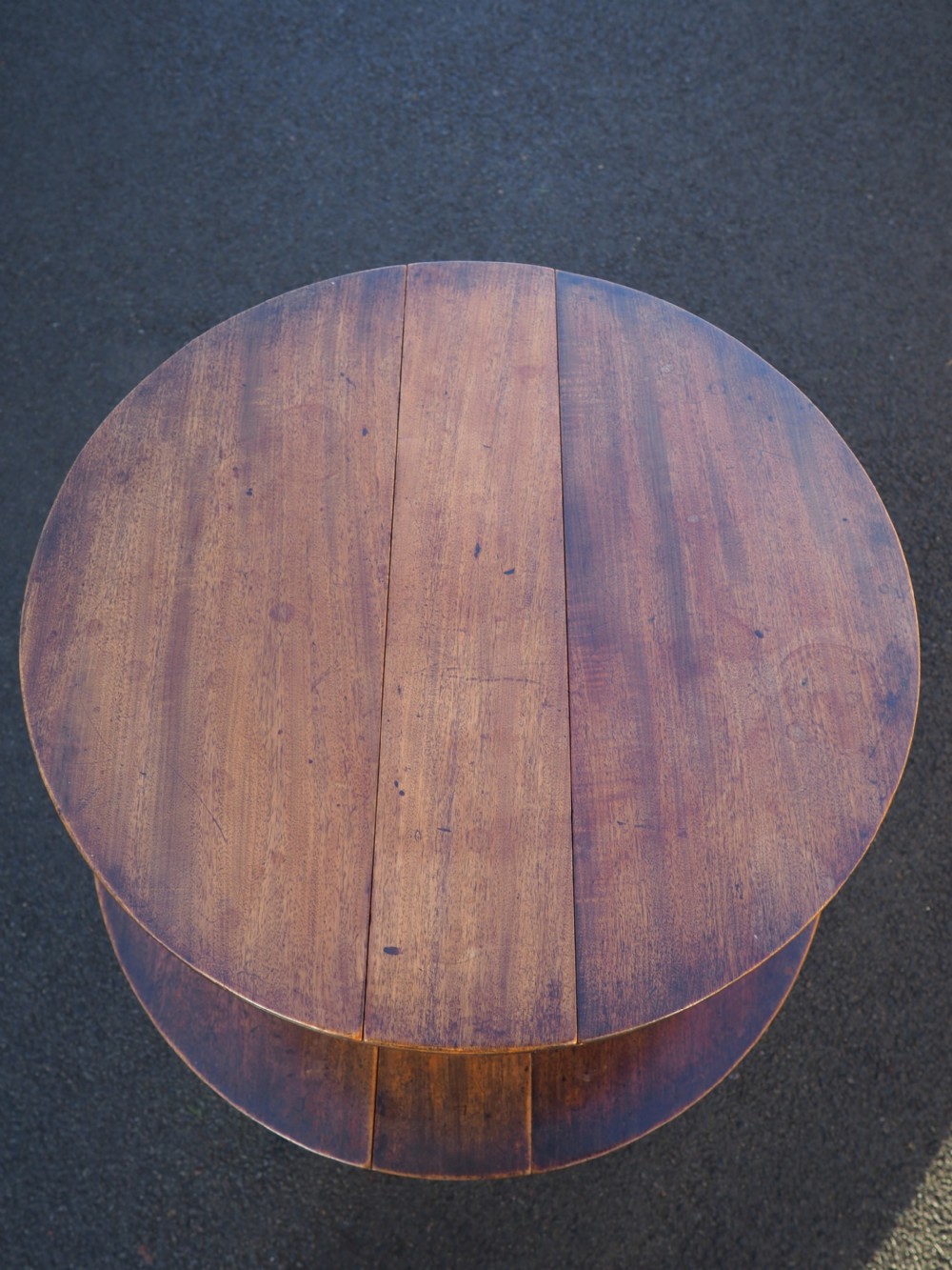 Small folding dumb waiter View VIII