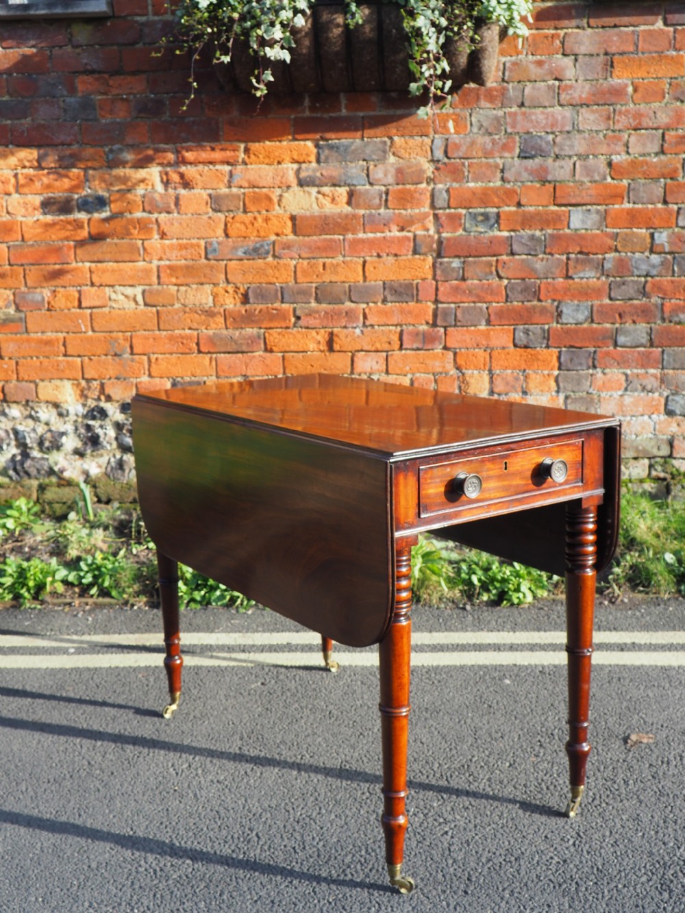 Georgian mahogany pembroke table