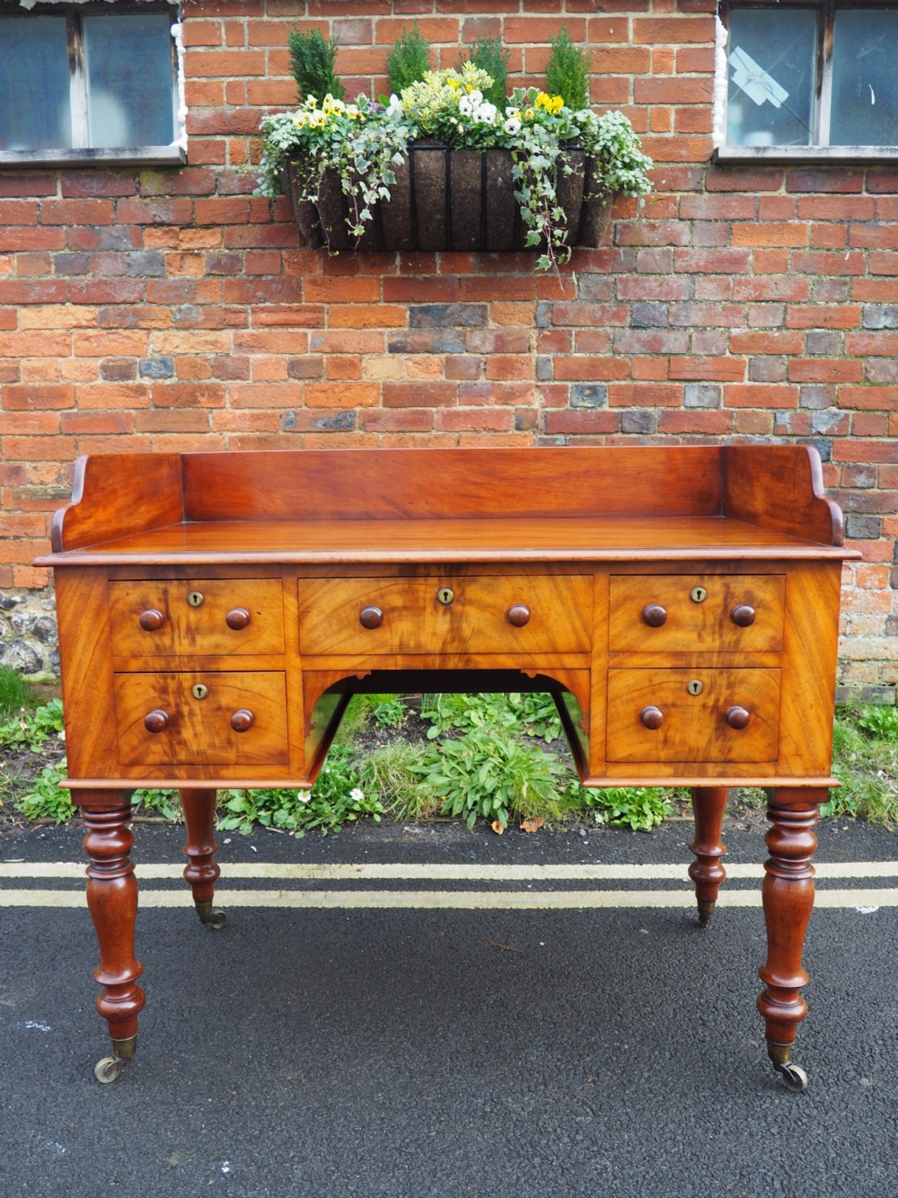 Victorian mahogany dressing table