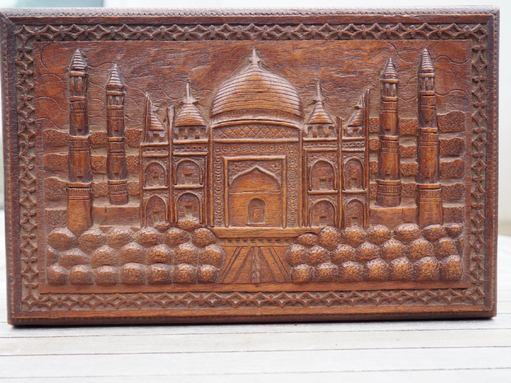 Indian sandalwood box View V