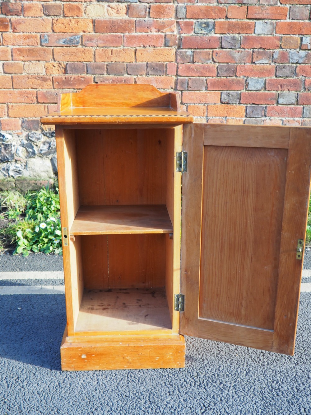 Aesthetic pine bedside cupboard View VII