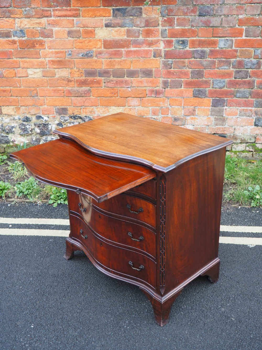Mahogany serpentine chest View VII