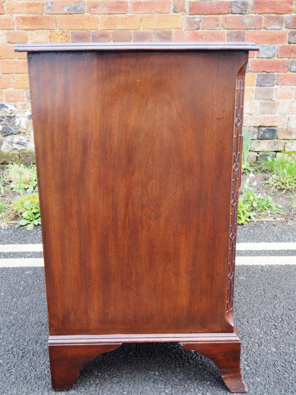 Mahogany serpentine chest View X