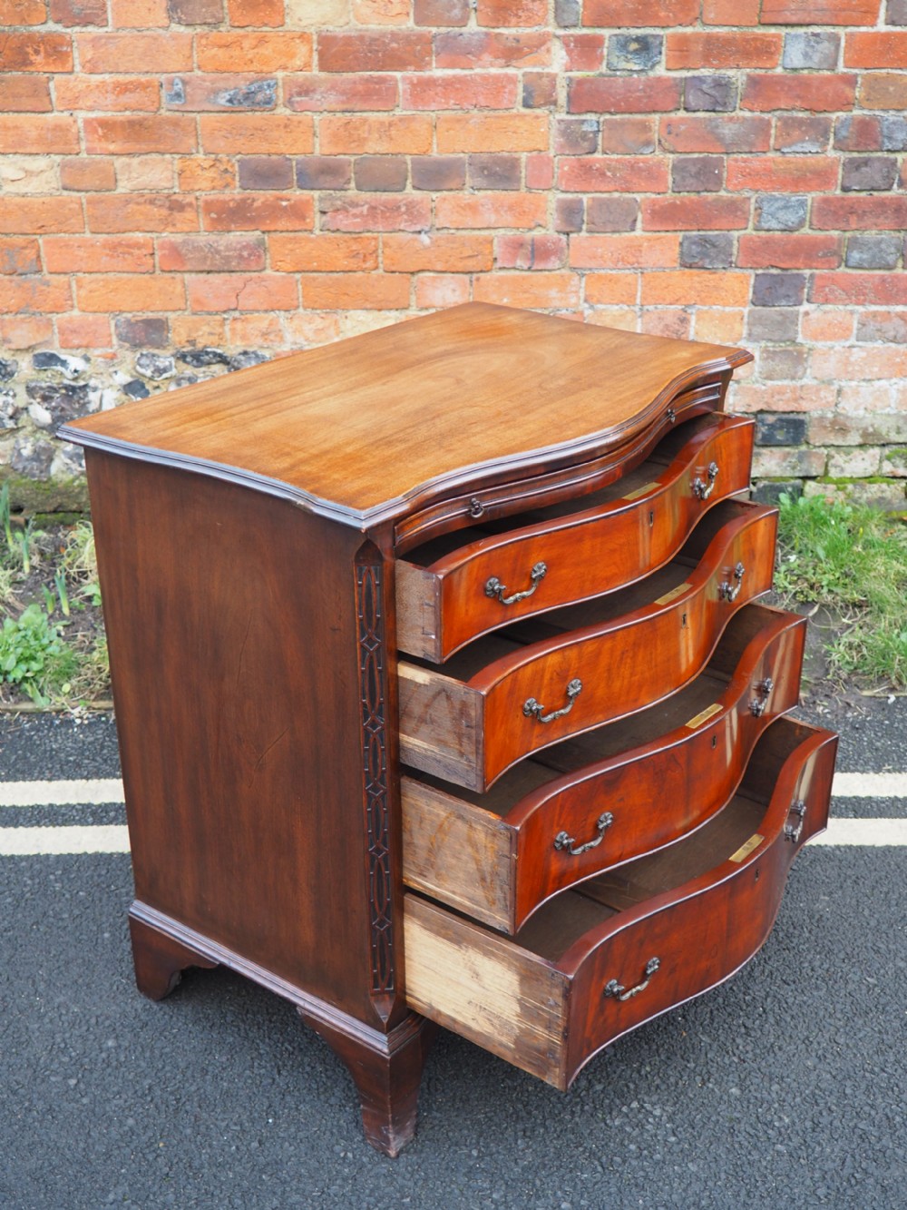 Mahogany serpentine chest View XI