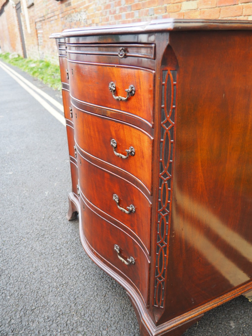 Mahogany serpentine chest View XII