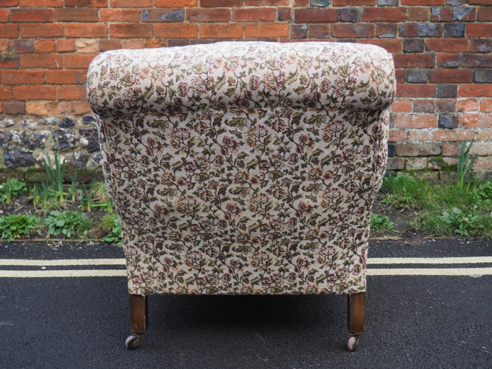 Deep seated armchair View IV