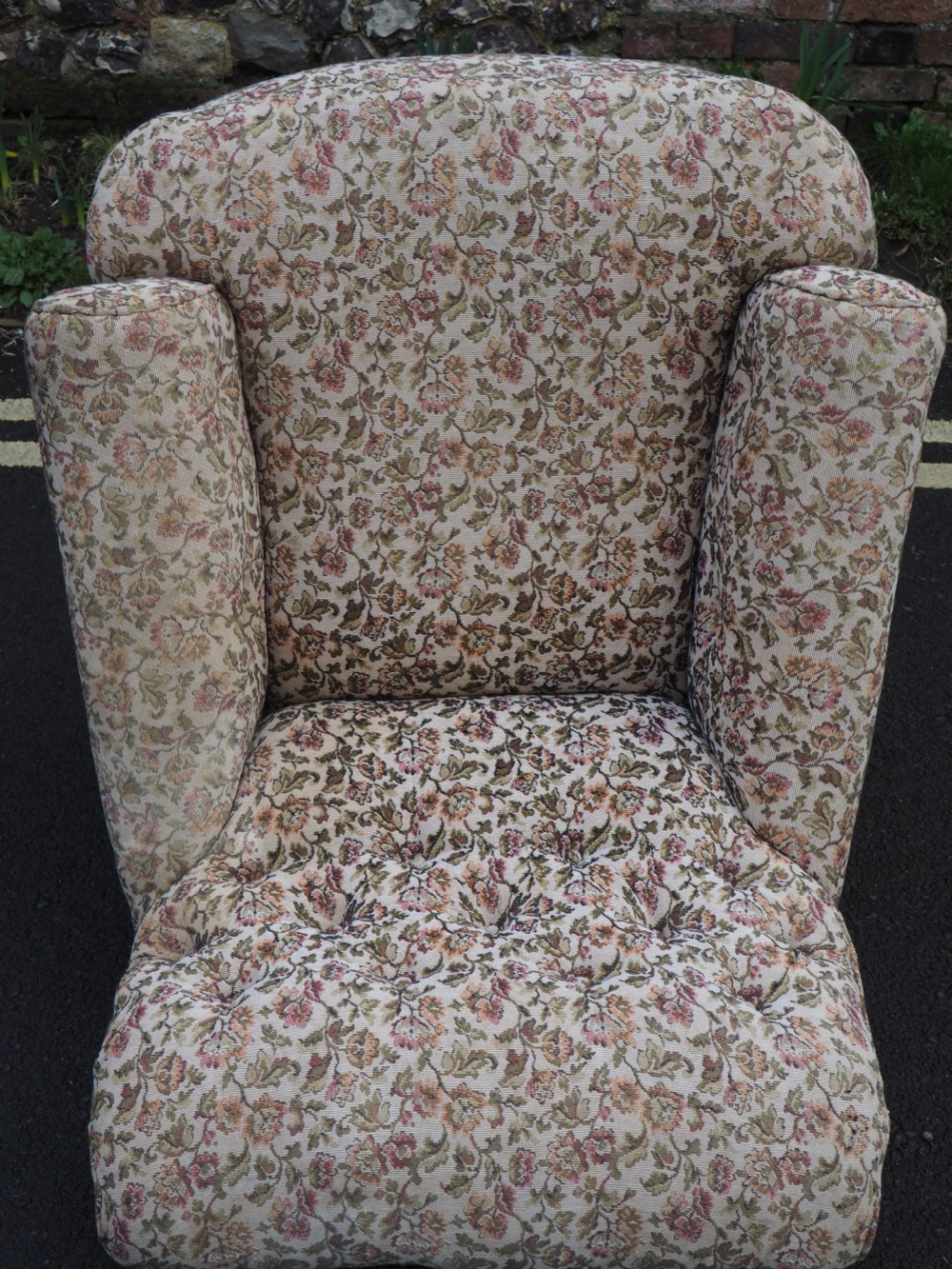 Deep seated armchair View VI