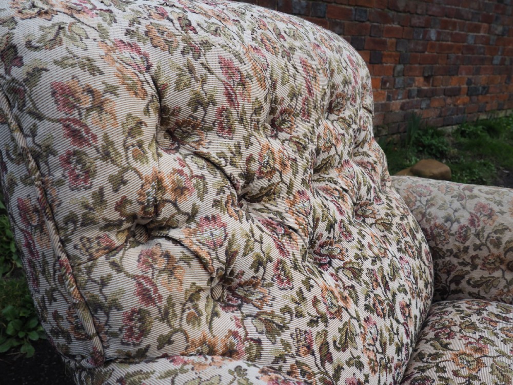 Deep seated armchair View VIII