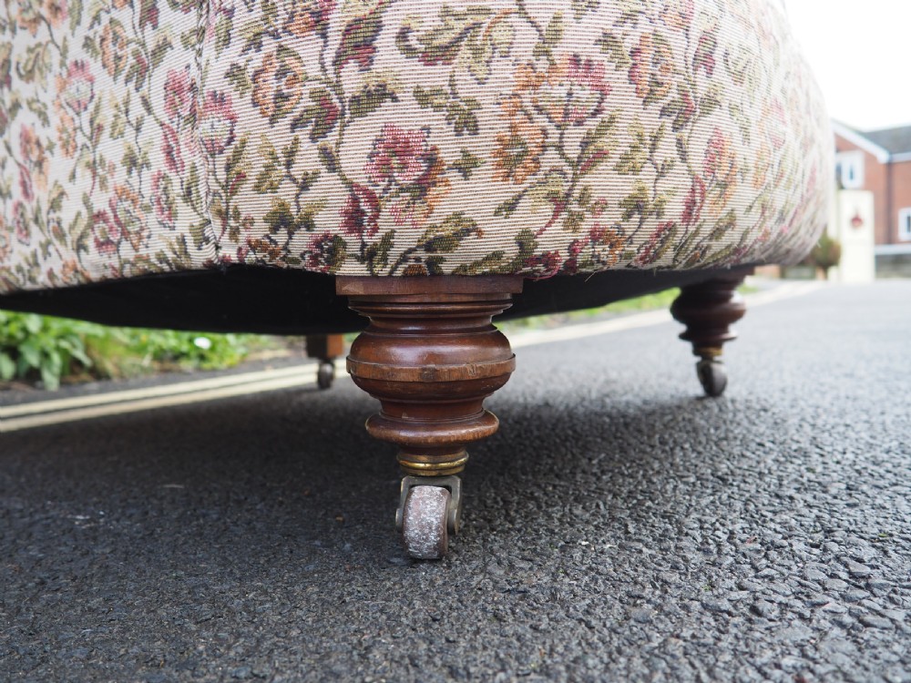 Deep seated armchair View IX