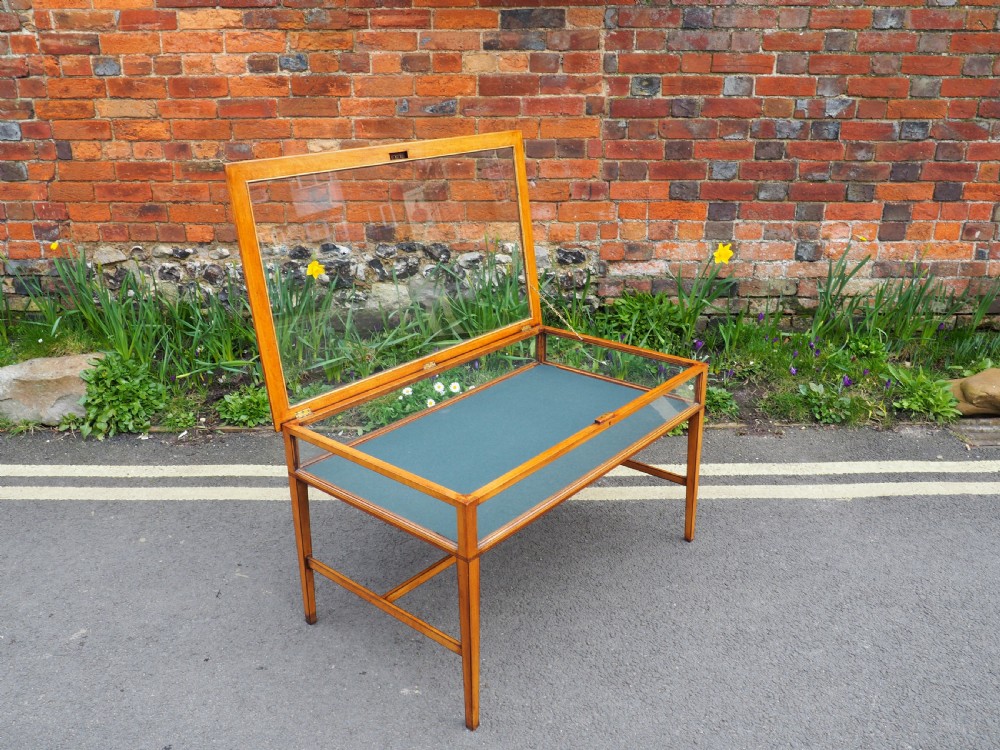 Satinwood bijouterie coffee table View IV