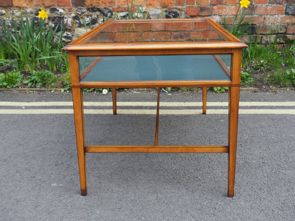 Satinwood bijouterie coffee table View VI