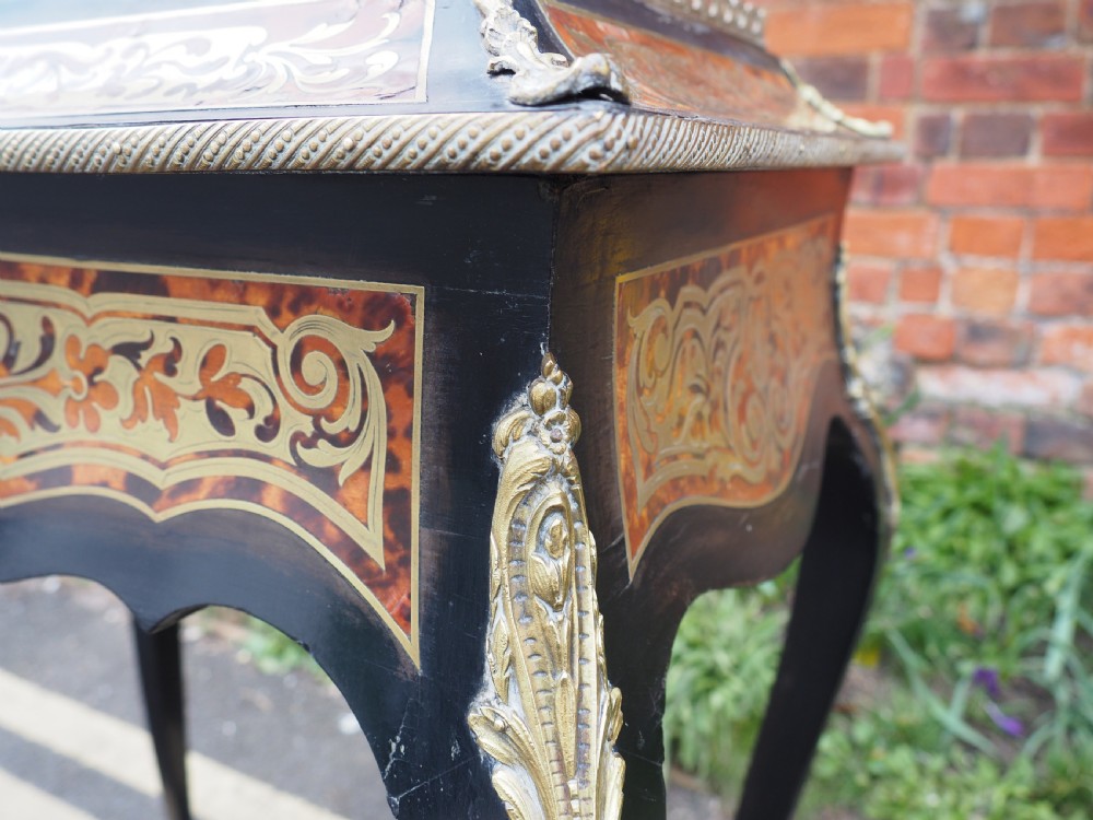 Boulle jardiniere View II