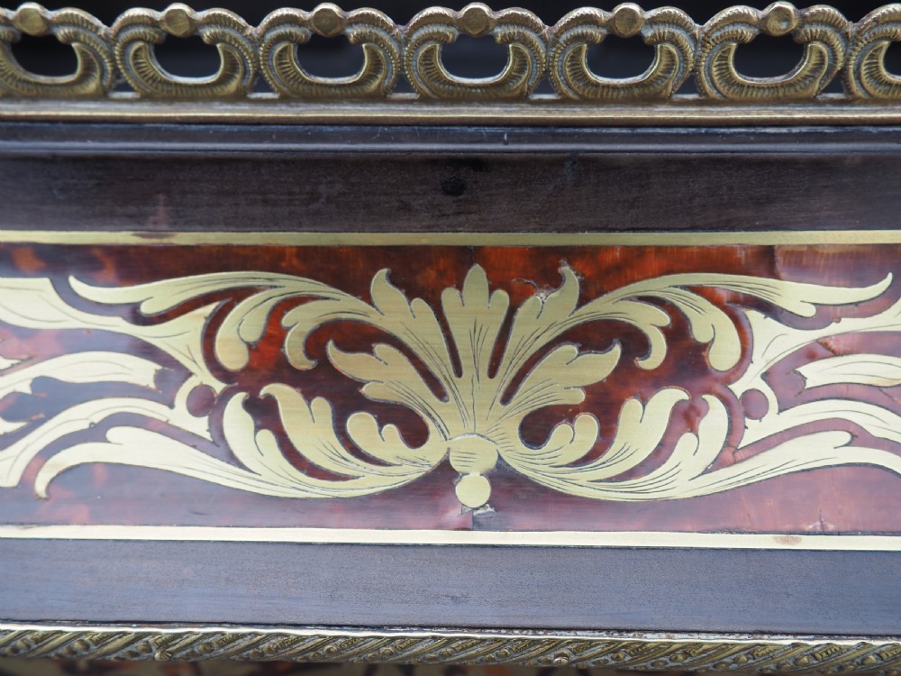 Boulle jardiniere View IV